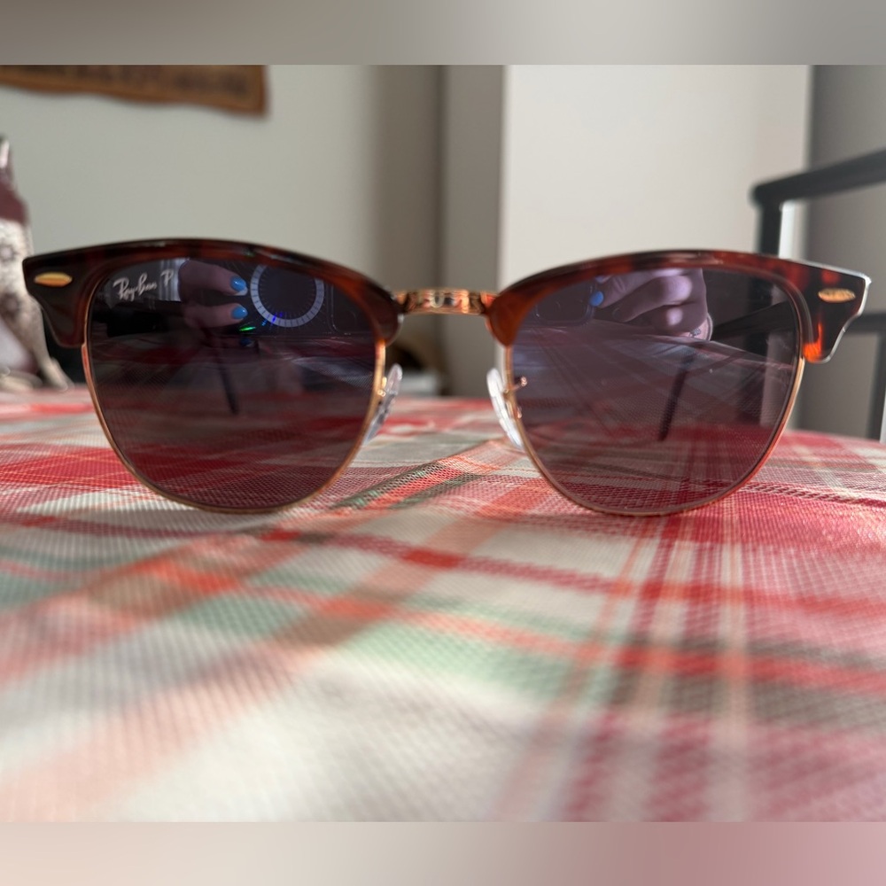 Ray-Ban sunglasses & case - Picture 2 of 5